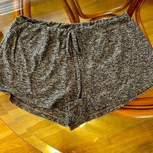 Beyond Yoga drawstring shorts, gray size medium